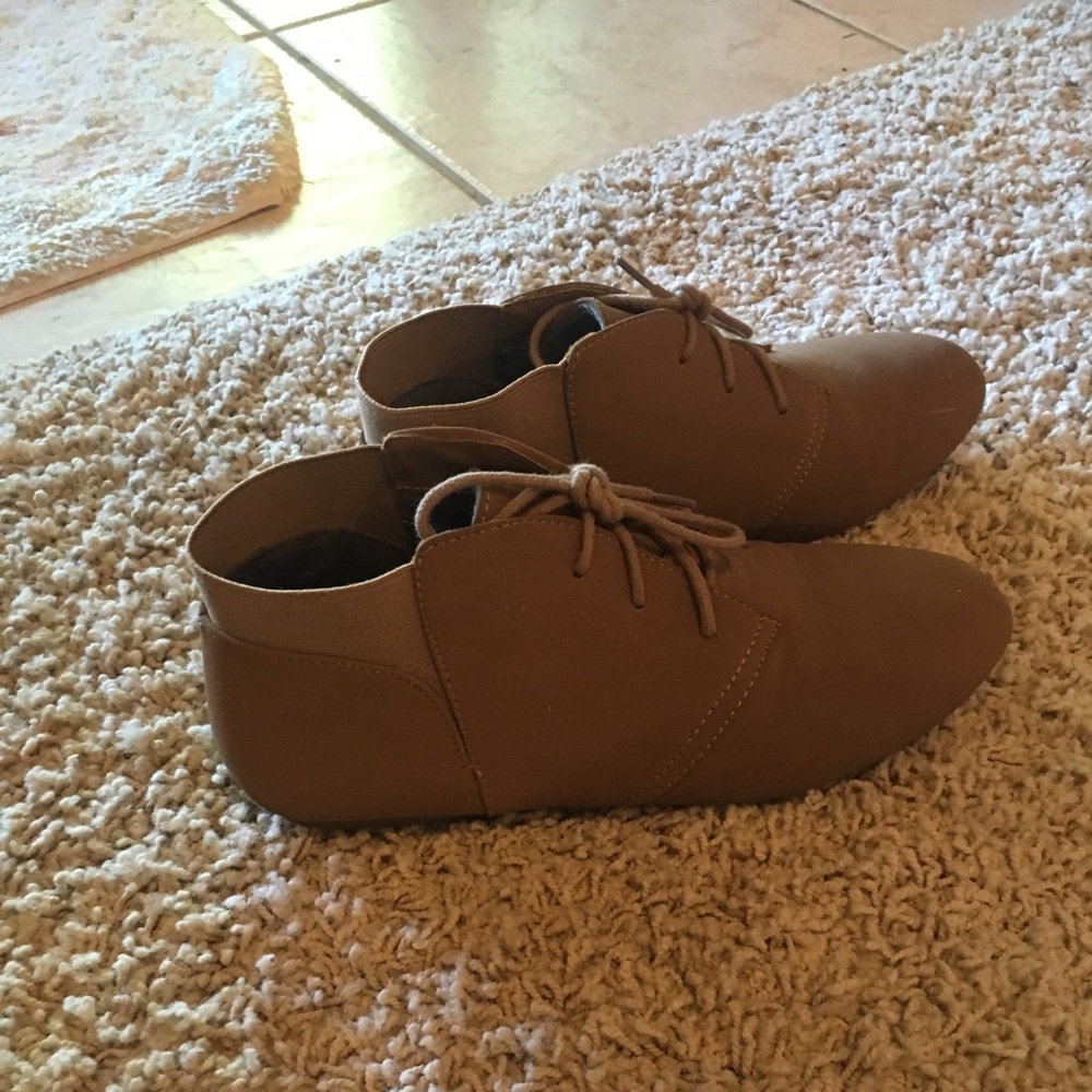 Tan nabuck flat booties